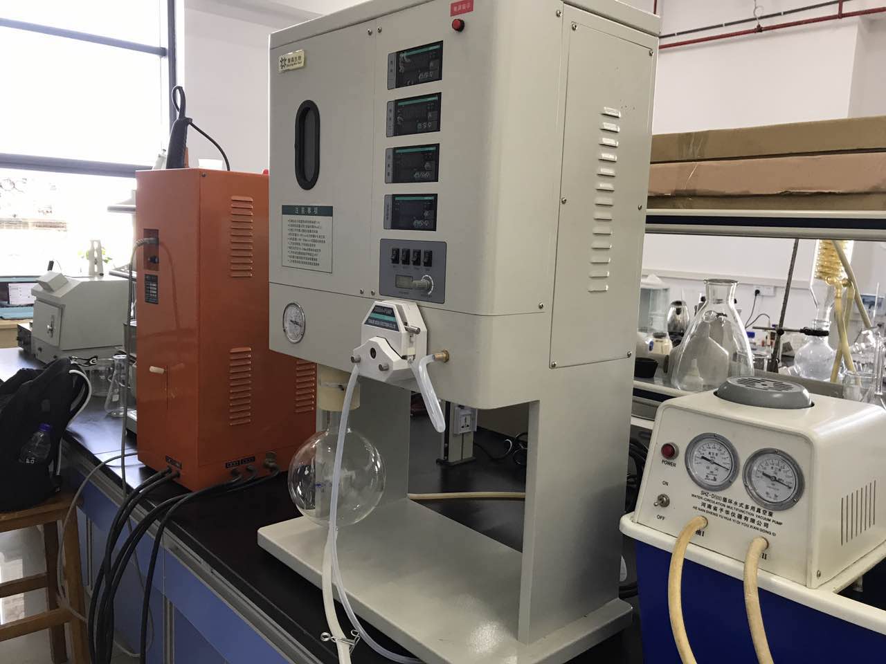 Y赶往武汉工程大学的化学与环境工程学院安装河南智晶的多级闪蒸器