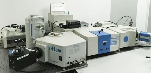 Y到达华中师范大学的化学学院，进行荧光光谱仪的售后维护工作