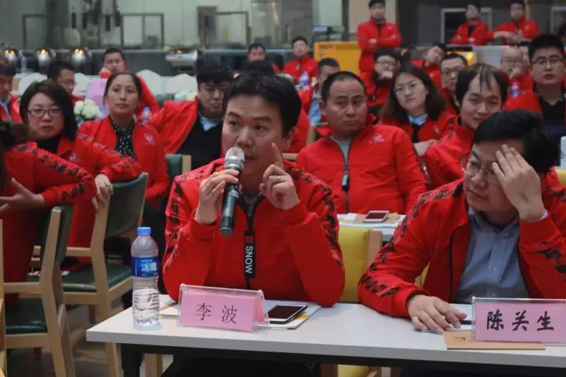 集思仪器总李波在知楚总经销商会议上发言