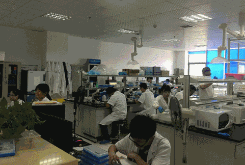 图中赛维尔员工使用的实验室耗材多数为集思仪器提供 图中赛维尔员工使用的实验室耗材多数为集思仪器提供